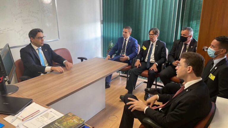 CNC defende alíquotas diferenciadas em reunião com o deputado Luiz Philippe