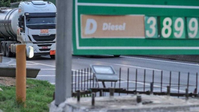 Aumento de preços do diesel pode ser estopim para nova greve de caminhoneiros, diz Fecombustíveis