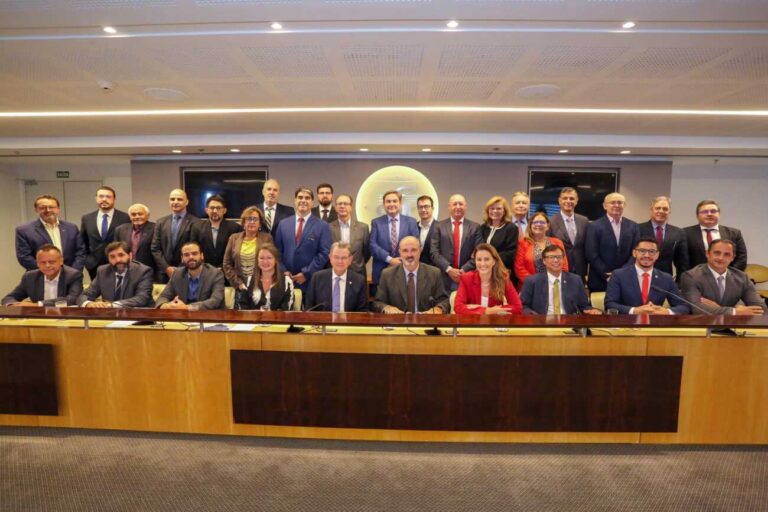 Carga tributária e empregabilidade são temas debatidos na Câmara Brasileira de Serviços
