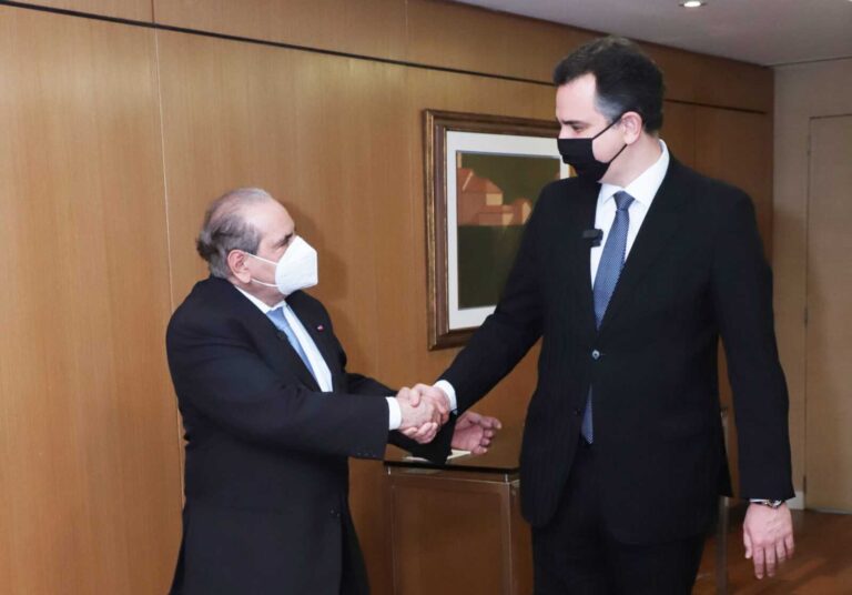 Presidentes da CNC e do Senado defendem desenvolvimento econômico do País