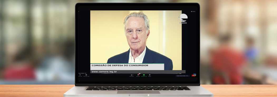 Representante da CNC, Álvaro Furtado levou dados que mostram que grande parte das pessoas com deficiências visuais não consegue ler em braile