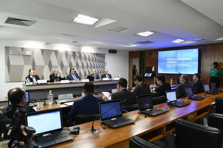 Emenda do emprego para reforma tributária é defendida em audiência no Senado