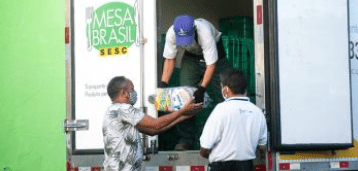 Programa arrecada alimento junto a parceiros e distribui para famílias em situação de vulnerabilidade