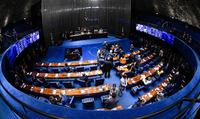 Lula e líderes alinham votação da reforma tributária no Senado