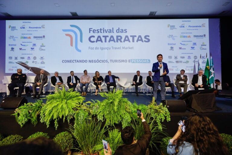Ministro Celso Sabino destaca importância da sustentabilidade na abertura do Festival das Cataratas