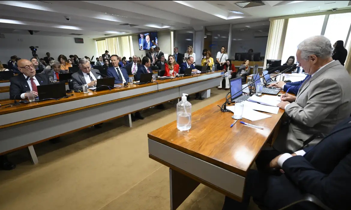 Projeto que isenta IR para quem ganha até R$ 5 mil é aprovado no Senado e segue para votação na Câmara