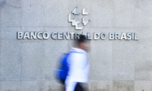 Manutenção da Selic prolonga ciclo monetário excessivamente restritivo