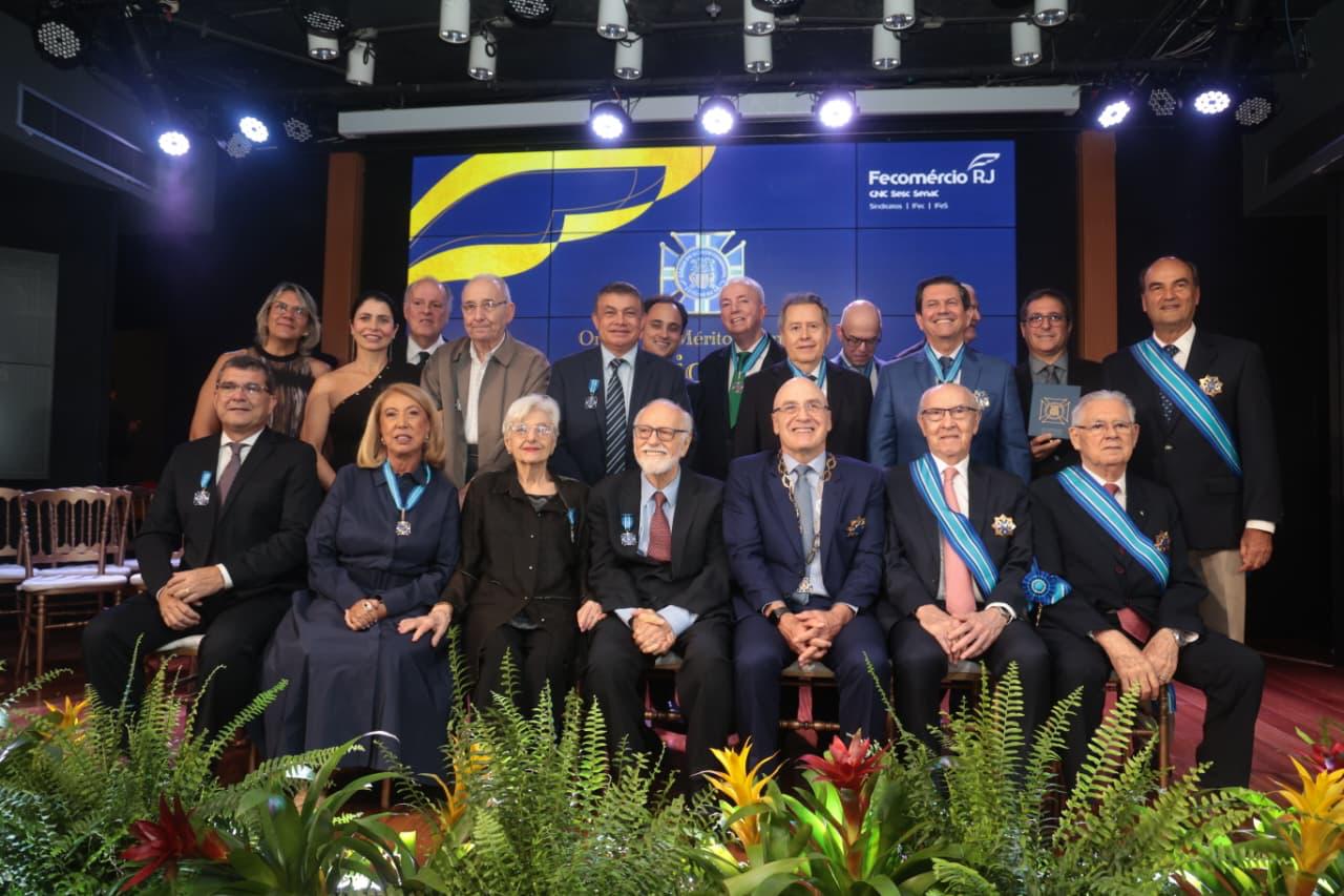 Fecomércio-RJ condecora lideranças do estado com a Ordem do Mérito Comercial Estácio de Sá