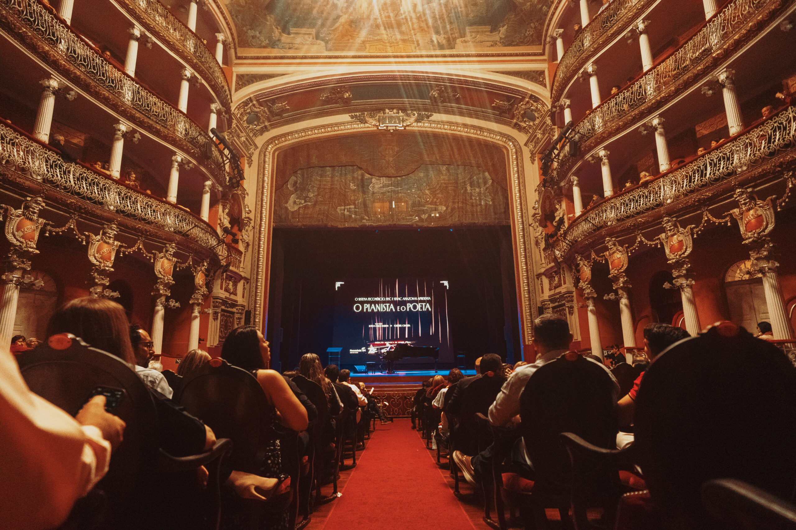 Estreia nacional de “O Pianista e o Poeta” emociona público no Teatro Amazonas durante celebração dos 72 anos da Fecomércio-AM
