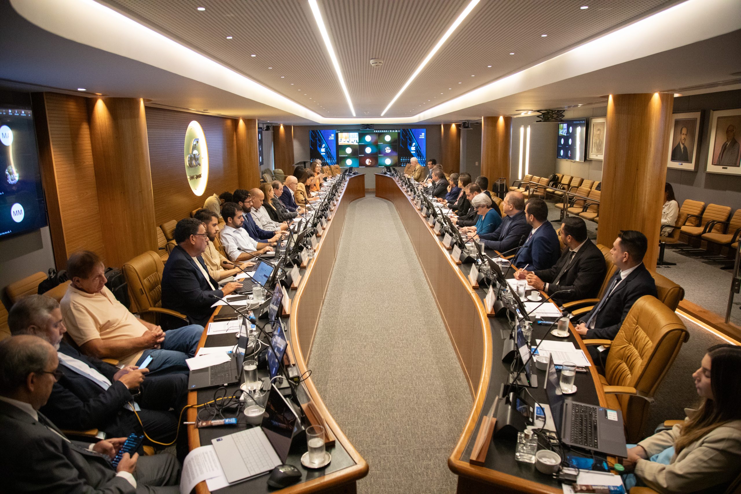 Inovação, qualificação profissional e dados pautam reunião da CBTIN na CNC