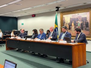 CNC defende negociação coletiva em debate sobre o fim da escala 6×1