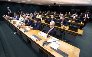 Audiência pública debate impactos do fim da escala 6×1 no turismo