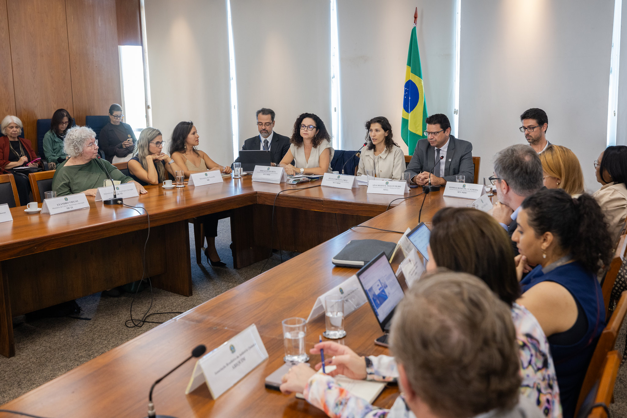 CNC defende segurança jurídica e transição responsável na logística reversa em agendas com o governo federal