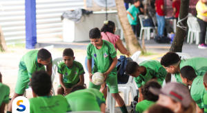 Manoel Tobias, ídolo do futsal, participa de encontro com crianças em projeto do Sesc-PE