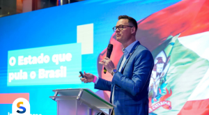Em Santa Catarina, palestra do secretário da Fazenda debate economia, gestão e desenvolvimento