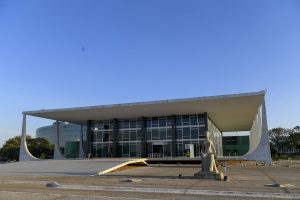 STF suspende punições da NR-1 sobre riscos psicossociais por 90 dias