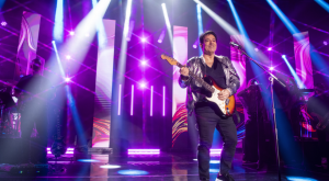 Sesc-AP celebra Dia dos Namorados com jantar e show nacional de Alex Cohen