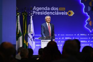 Caiado defende reformas estruturantes, segurança jurídica e maior competitividade durante Agenda dos Presidenciáveis 2026
