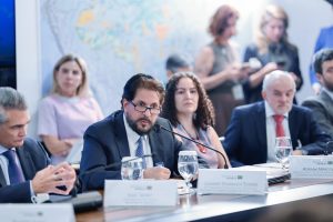 CNC leva ao presidente Lula impactos das bets sobre comércio e famílias