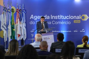 Candidatos ao Senado e ao Governo do Amazonas recebem Agenda Institucional do Sistema Comércio