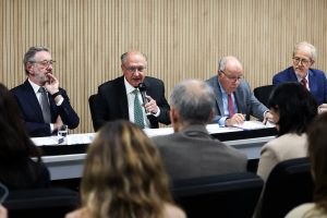 China e União Europeia compram mais produtos brasileiros e superávit cresce 34,8%