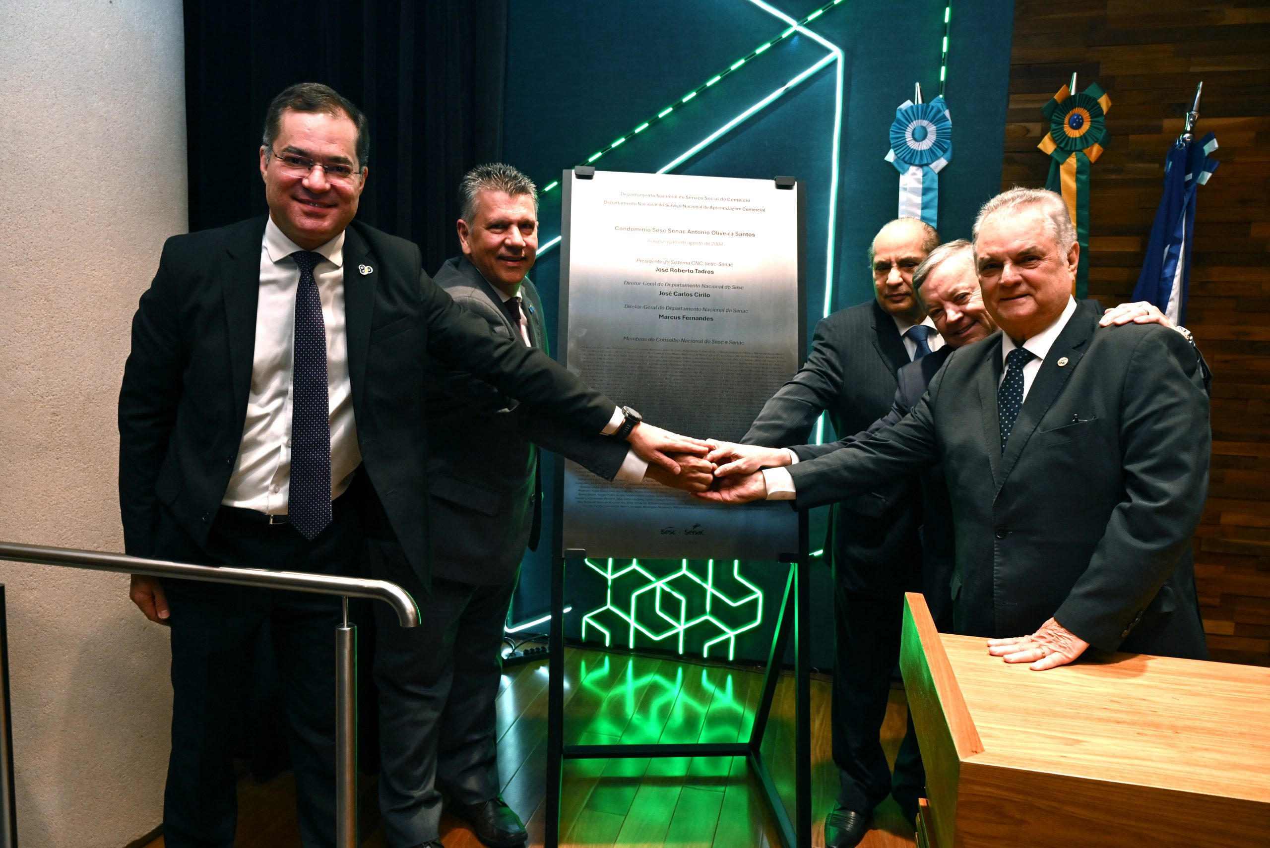 Sistema CNC-Sesc-Senac homenageia Antonio Oliveira Santos, ex-presidente da CNC de 1980 a 2018