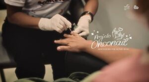 Série de TV dos 80 anos do Senac revela como alunas de Manicure e Pedicure do RN criaram produto para pacientes oncológicos