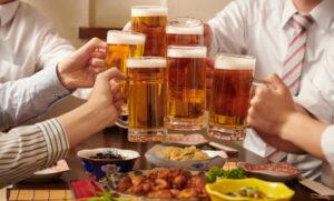 Cerveja tem alta menor em bares e restaurantes do que nos supermercados