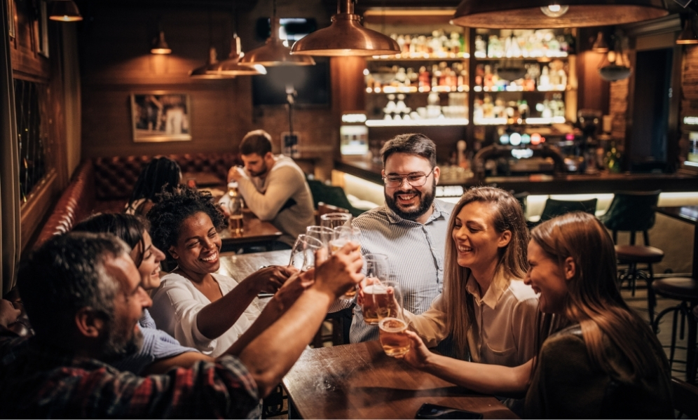 Bares e restaurantes avançam 12,1% em julho e somam dez meses consecutivos de alta anual, aponta Índice Abrasel-Stone