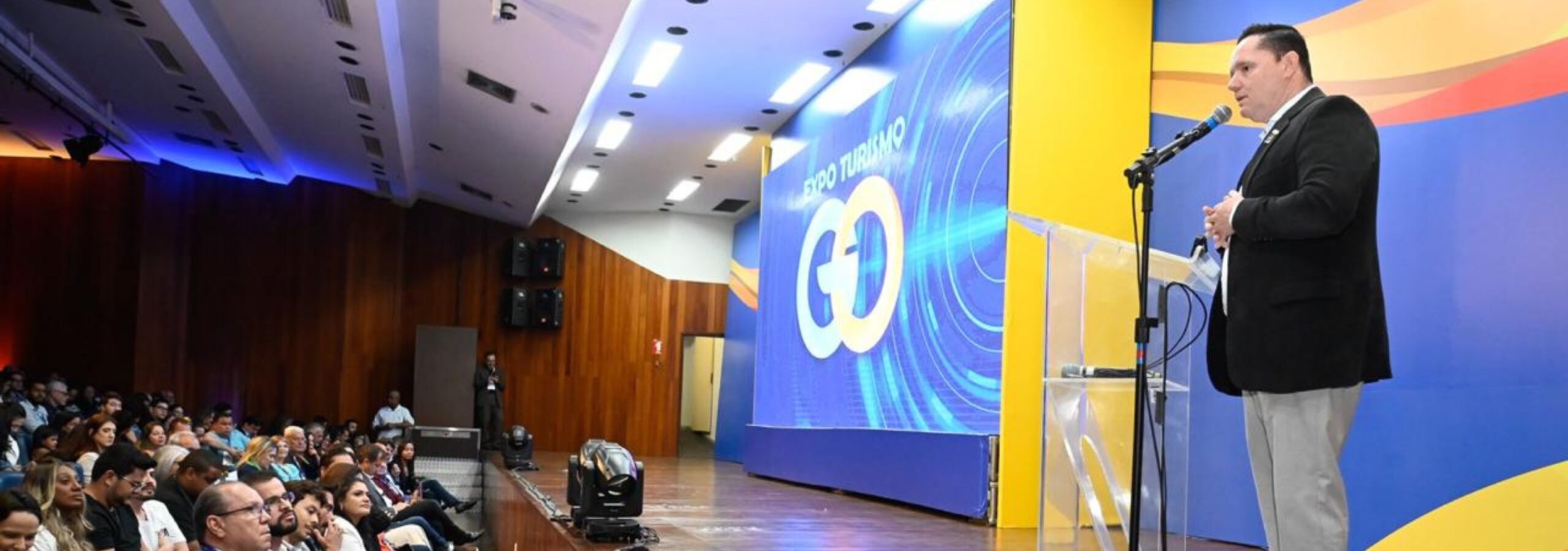 Presidente do Sindtur-GO representa Fecomércio-GO na abertura da Expo Turismo Goiás 2024, em Goiânia