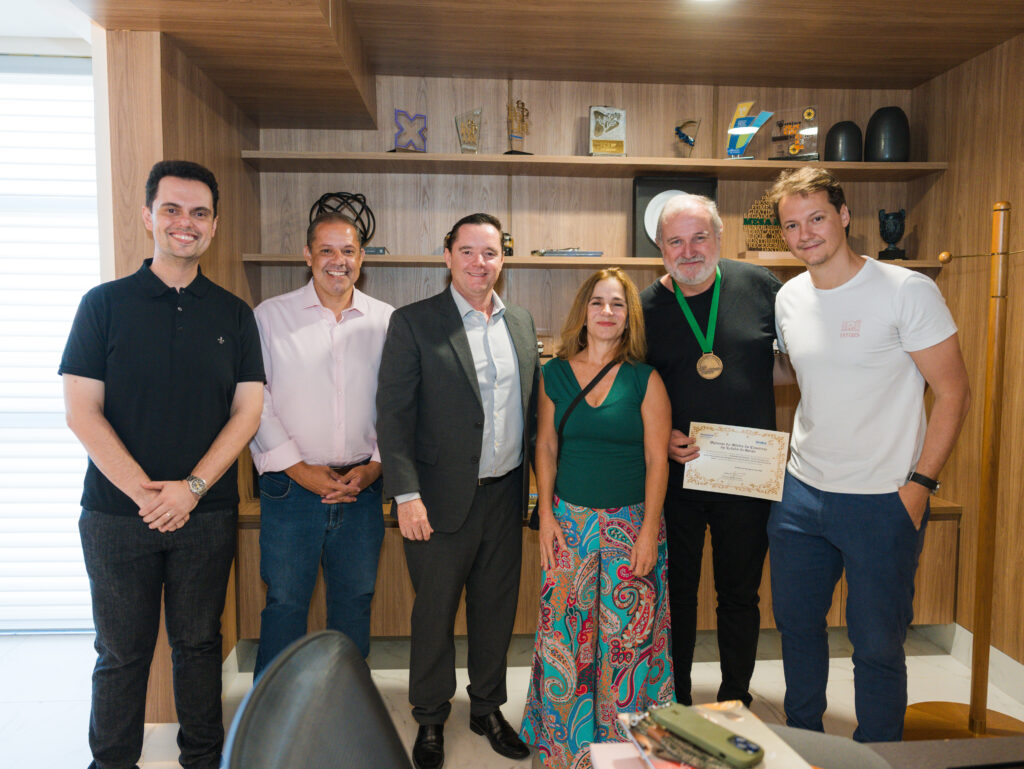 Fecomércio-GO homenageia Georges Schnyder com Comenda do Comércio em reconhecimento à sua contribuição à gastronomia goiana