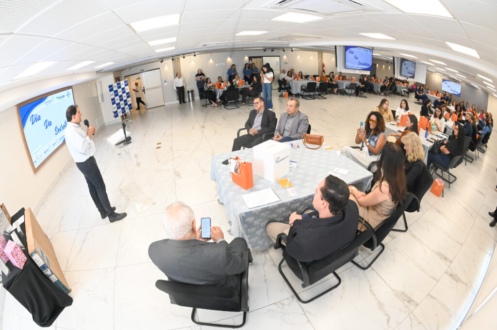Fecomércio realiza evento para homenagear o Dia da Secretária com palestras e debates sobre gestão e liderança feminina