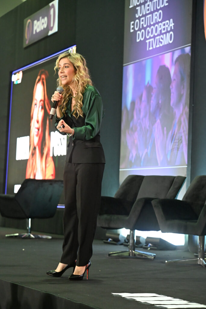 Luiza Possi emociona público da Expo Fecomércio com palestra sobre perdão e prosperidade pessoal