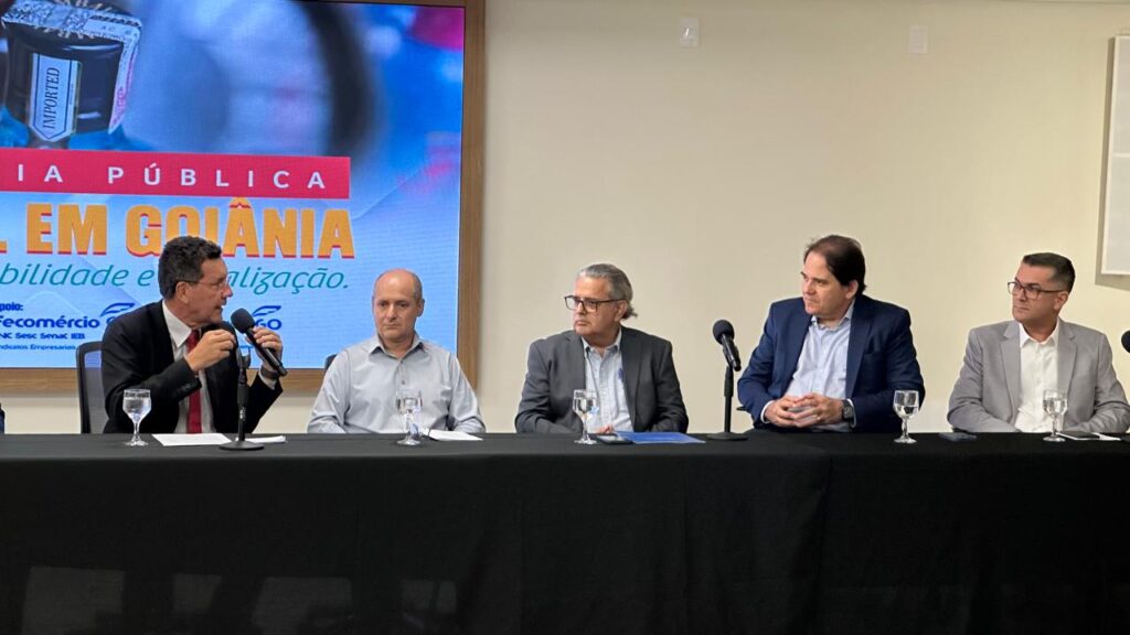 Sindibares e Fecomércio discutem riscos do metanol em bebidas em audiência pública em Goiás
