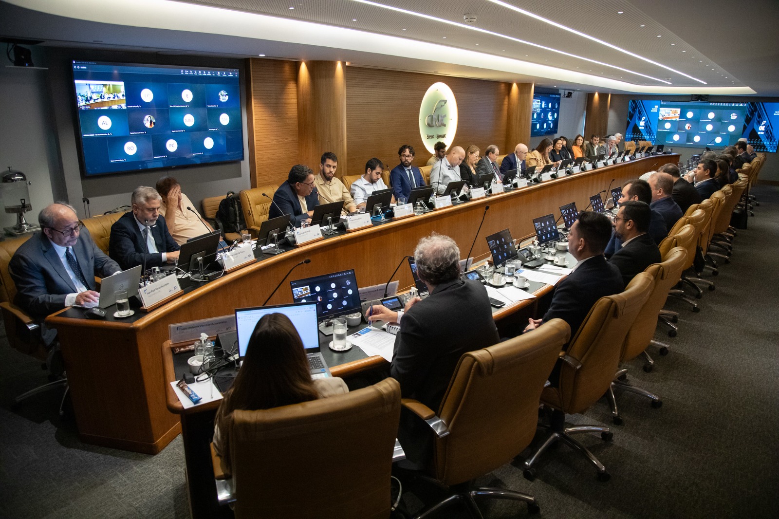 CBTIN discute inteligência artificial, qualificação profissional e regulação digital em reunião no Rio de Janeiro