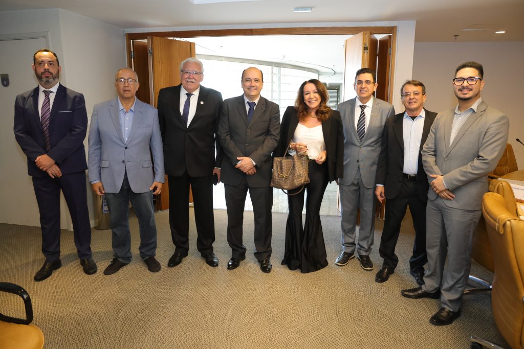 Sindióptica-GO discute reforma tributária e legislação óptica em reunião da CBÓptica em Brasília Sindióptica-GO discute reforma tributária e legislação óptica em reunião da CBÓptica em Brasília