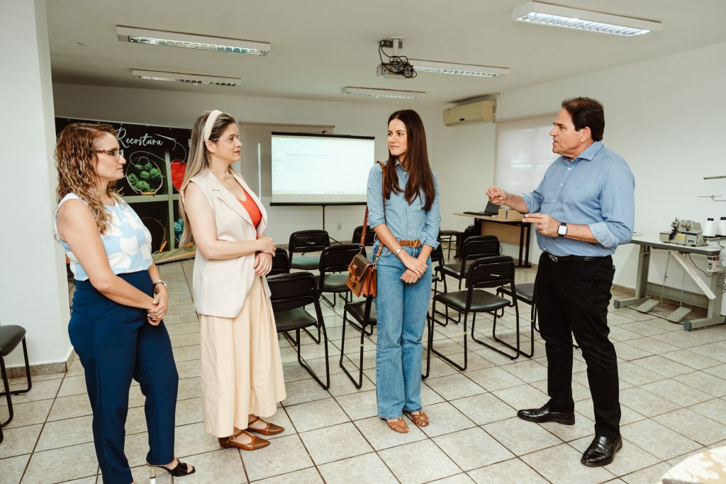 Primeira-dama de Anápolis visita Sesc Mesa Brasil e destaca ações no combate à fome em Goiás