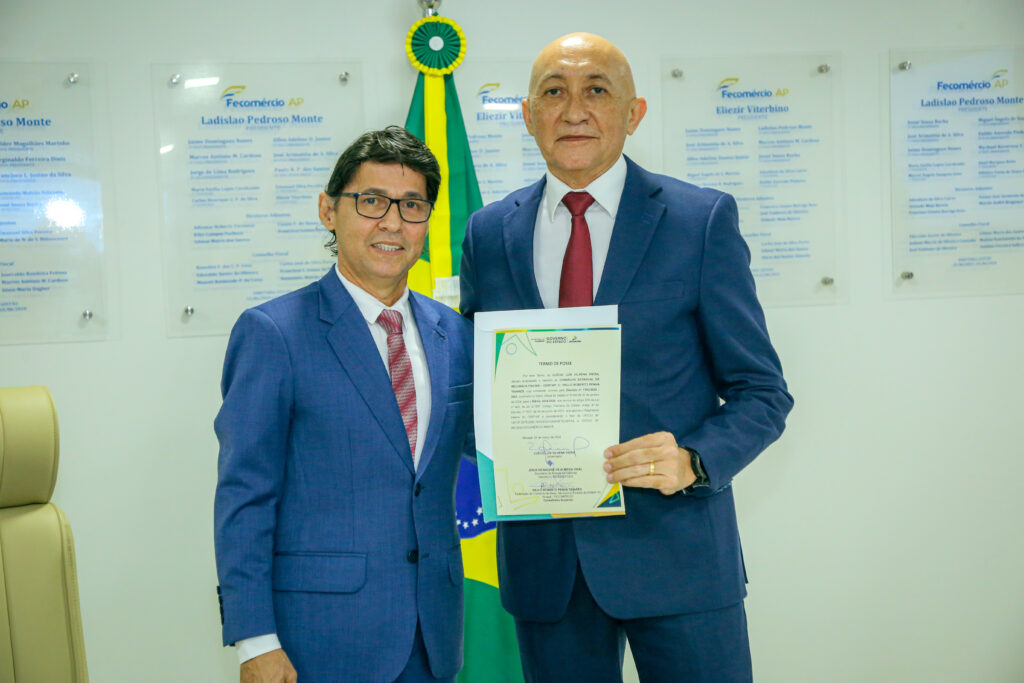 Secretário da Sefaz, Jesus Vidal (à esquerda) e o Conselheiro Suplente pela Fecomércio Amapá, Paulo Tavares (à direita)